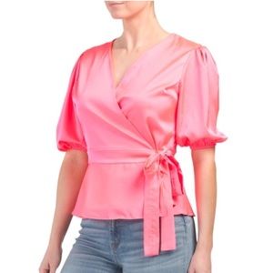 Wrap style puffy sleeves silky top. Pink